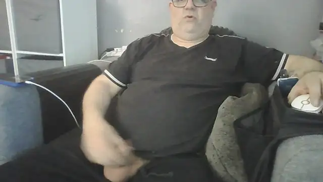 Snapshot of Naturistmale45 chatting on April 2026 12:58:02 PM Naturistmale45 online show from April 2026 12:58:02 PM