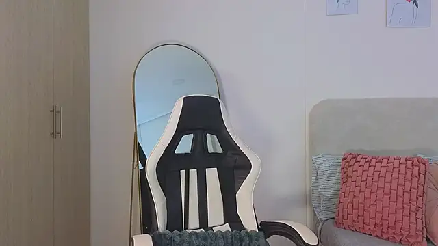 Snapshot of bella__adams chatting on February 2026 12:36:01 PM bella adams online show from February 2026 12:36:01 PM