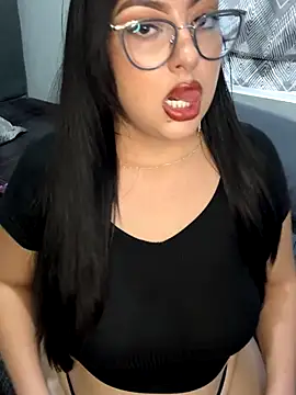 MileyGia online show from October 2025 10:20:02 PM