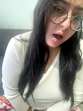 MileyGia online show from December 2025 02:03:01 PM