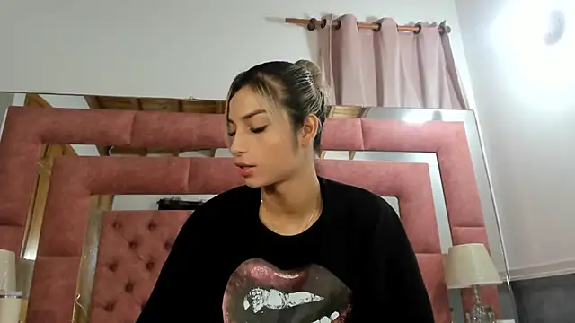 Snapshot of briana_wonder69xxx chatting on November 2025 10:21:02 PM briana wonder69xxx online show from November 2025 10:21:02 PM