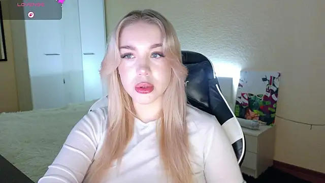 Snapshot of ariashaa chatting on December 2025 02:26:01 PM ariashaa online show from December 2025 02:26:01 PM