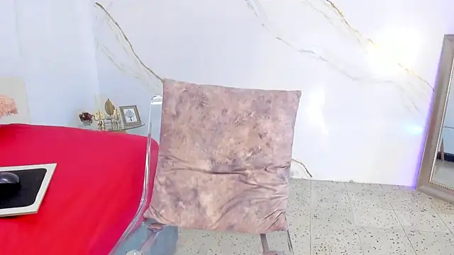 IsiisLovei online show from November 2025 02:31:02 PM