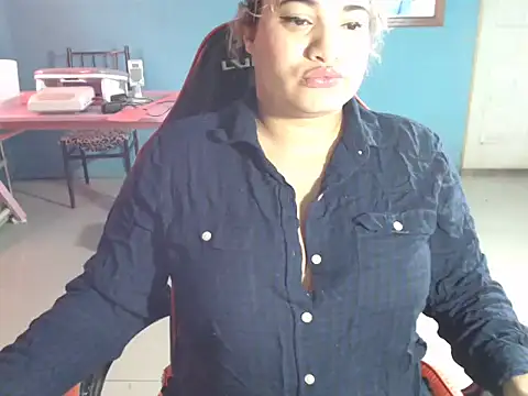 Snapshot of Hilarybunnyy chatting on May 2026 04:59:02 PM Hilarybunnyy online show from May 2026 04:59:02 PM