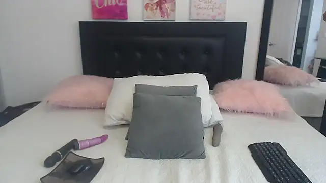 katiehotx online show from October 2025 01:40:02 PM