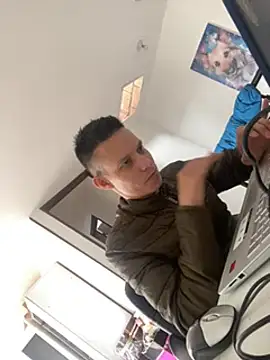 Snapshot of yequeal chatting on February 2025 07:03:02 PM yequeal online show from February 2025 07:03:02 PM