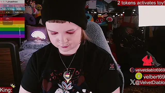 Snapshot of VelvetDiablo chatting on June 2026 12:44:01 AM VelvetDiablo online show from June 2026 12:44:01 AM
