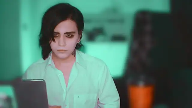 sademobeer online show from April 2026 06:01:01 PM