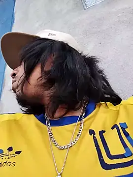 AlexAlejandro13 online show from April 2026 09:57:02 PM