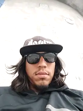 AlexAlejandro13 online show from April 2026 12:22:01 AM