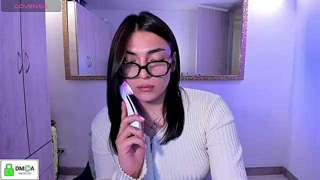 Snapshot of EricaVanderhill chatting on July 2026 08:01:02 AM EricaVanderhill online show from July 2026 08:01:02 AM