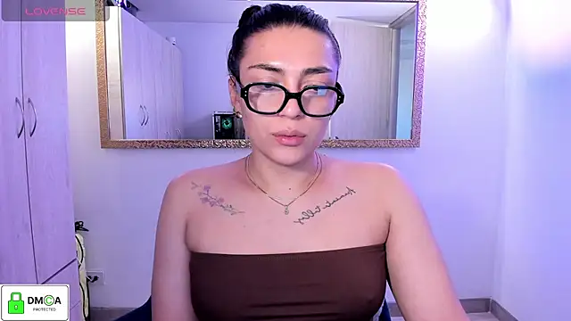 Snapshot of EricaVanderhill chatting on July 2026 10:50:01 PM EricaVanderhill online show from July 2026 10:50:01 PM