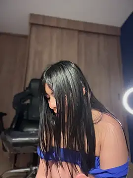 Roxxannne online show from March 2026 09:15:01 PM