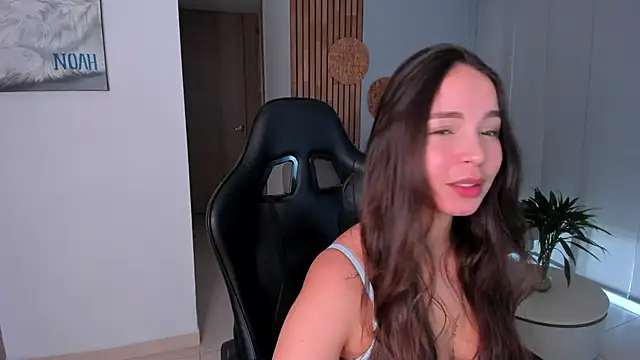 AnnieHallX online show from May 2026 08:38:02 PM