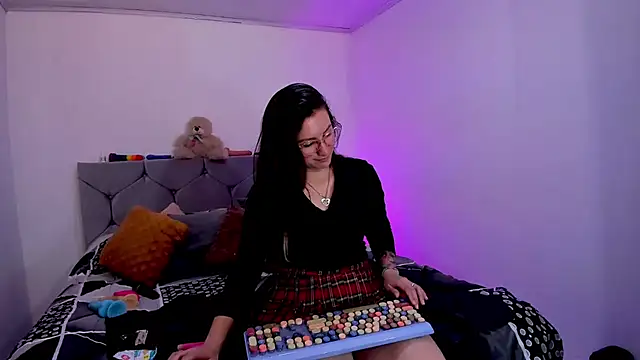 vanessabrown  online show from September 2025 06:35:01 PM