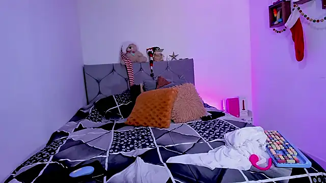 vanessabrown  online show from December 2025 01:51:01 PM