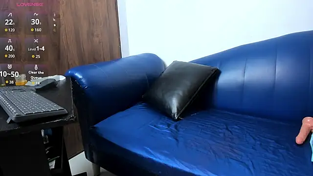 Snapshot of Mature_Skinny chatting on November 2025 06:24:01 AM Mature Skinny online show from November 2025 06:24:01 AM