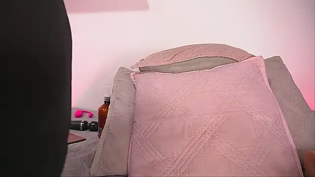 sofi decker online show from September 2025 03:17:02 AM