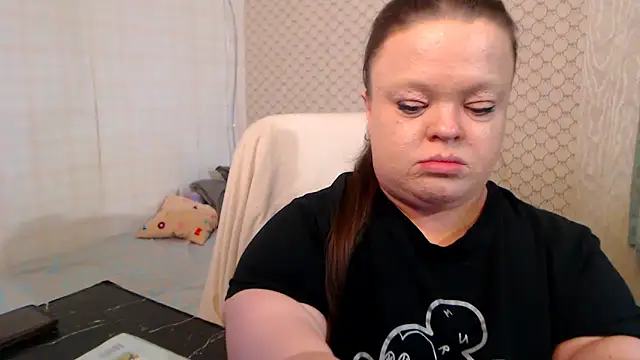 Snapshot of Janiffer_MiMi chatting on May 2026 01:57:16 AM Janiffer MiMi online show from May 2026 01:57:16 AM