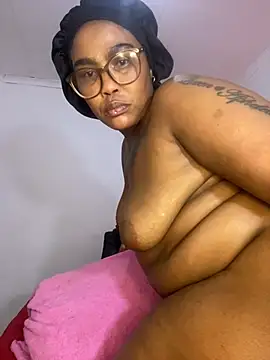 Snapshot of BADFATASS85 chatting on March 2025 06:00:02 AM BADFATASS85 online show from March 2025 06:00:02 AM