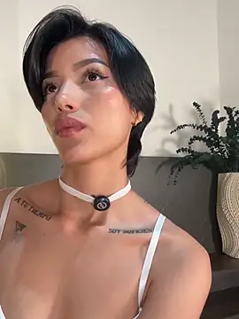 evamoretti online show from May 2026 11:54:01 PM