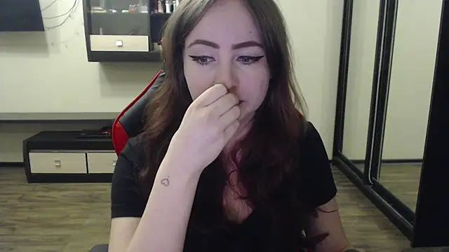 Laralianna online show from February 2025 04:00:01 PM