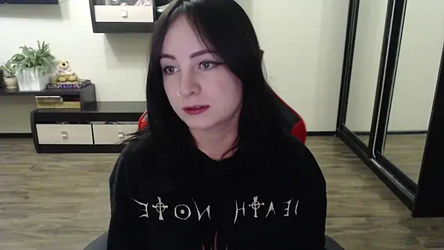 Laralianna online show from October 2025 05:44:02 PM