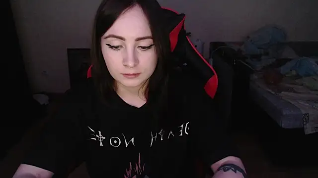 Laralianna online show from December 2025 04:24:01 PM