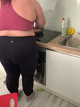 sweeti Em online show from April 2026 04:02:02 PM