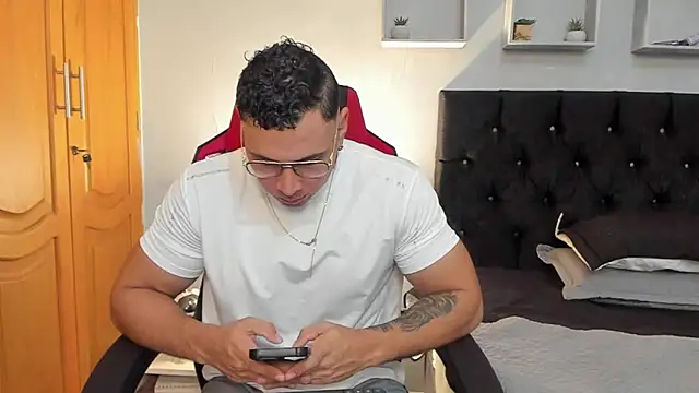 tyler hank01 online show from March 2026 10:55:01 PM