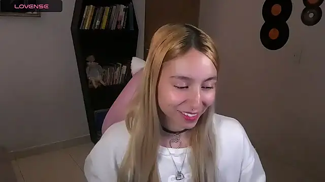 Saucy Jenn online show from October 2025 04:26:01 AM