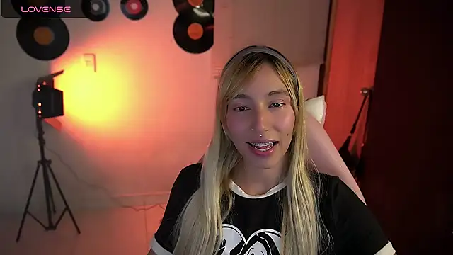 Saucy Jenn online show from April 2026 04:12:01 AM