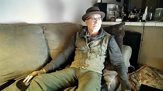 Snapshot of MoonDancer chatting on February 2025 02:03:02 AM MoonDancer online show from February 2025 02:03:02 AM