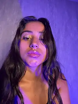 Snapshot of Valentinne_z chatting on December 2025 02:00:02 PM Valentinne z online show from December 2025 02:00:02 PM