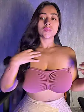 Snapshot of Valentinne_z chatting on January 2026 02:11:02 PM Valentinne z online show from January 2026 02:11:02 PM