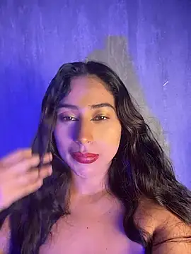 Snapshot of Valentinne_z chatting on February 2026 06:40:02 AM Valentinne z online show from February 2026 06:40:02 AM