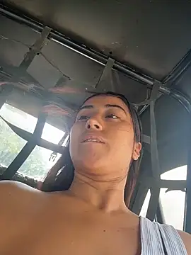 Snapshot of Valentinne_z chatting on February 2026 03:38:01 PM Valentinne z online show from February 2026 03:38:01 PM