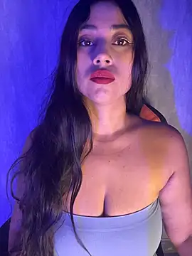 Snapshot of Valentinne_z chatting on February 2026 11:28:02 AM Valentinne z online show from February 2026 11:28:02 AM