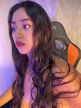 Snapshot of Valentinne_z chatting on February 2026 08:22:01 AM Valentinne z online show from February 2026 08:22:01 AM