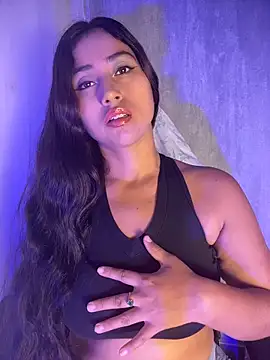 Snapshot of Valentinne_z chatting on February 2026 04:53:01 AM Valentinne z online show from February 2026 04:53:01 AM