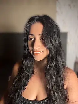 Snapshot of Valentinne_z chatting on April 2026 03:02:01 AM Valentinne z online show from April 2026 03:02:01 AM
