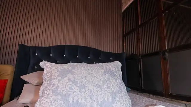 JuliaDawson  online show from February 2026 11:56:02 PM