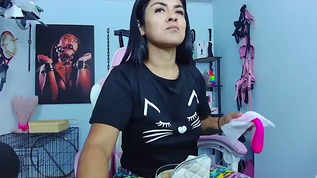 Hannah-grace online show from December 2025 01:06:01 PM