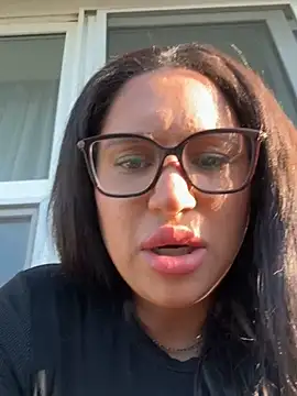 MeghanXO online show from October 2025 01:12:02 PM