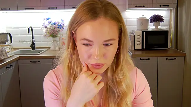 Veronika Mitchel online show from October 2025 12:28:02 PM