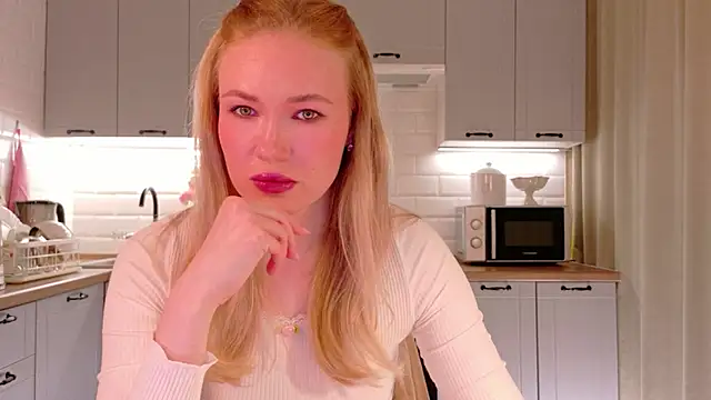 Veronika Mitchel online show from April 2026 06:09:01 PM