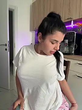 Snapshot of Scarlett-Dream chatting on April 2026 05:52:01 AM Scarlett-Dream online show from April 2026 05:52:01 AM