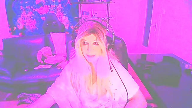 LatruieSow online show from December 2024 01:43:01 AM