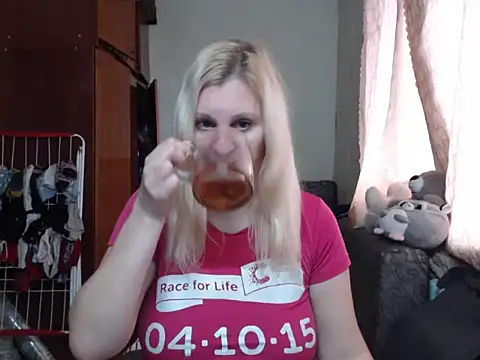 Snapshot of BustyBlond chatting on January 2025 09:47:01 AM BustyBlond online show from January 2025 09:47:01 AM