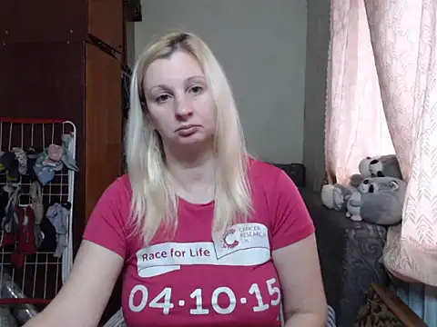 Snapshot of BustyBlond chatting on January 2025 12:02:02 PM BustyBlond online show from January 2025 12:02:02 PM